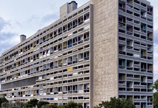 Unité  d'Habitation, en Marsella, Francia, es una de las obras más destacadas.