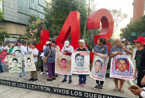 Padres de los 43 de Ayotzinapa alistan diversas movilizaciones en la CDMX.