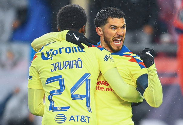 Henry Martin festeja gol con América en los cuartos de final de la Concachampions