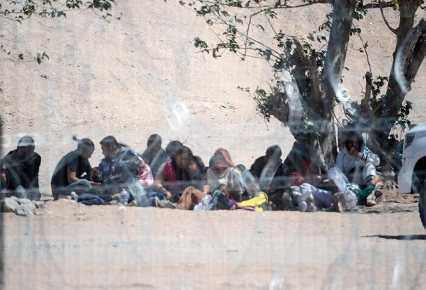 Migrantes indocumentados, ayer en la frontera de Ciudad Juárez, Chihuahua.