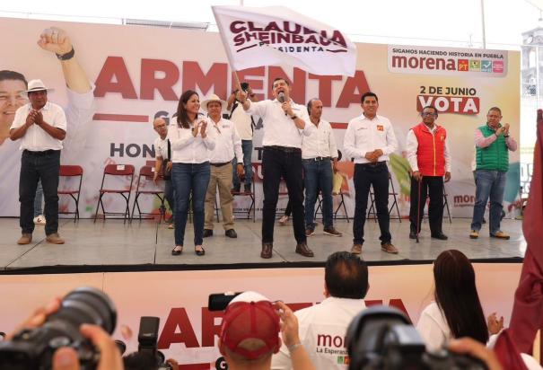 Alejandro Armenta se compromete a impulsar la carretera Acatzingo-Zacatepec.