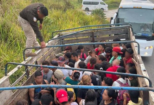 Rescata INM a 72 migrantes en Villahermosa, Tabasco.