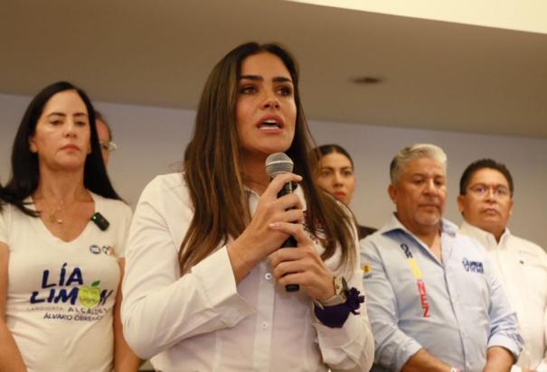 Alessandra Rojo de la Vega en una conferencia de prensa.