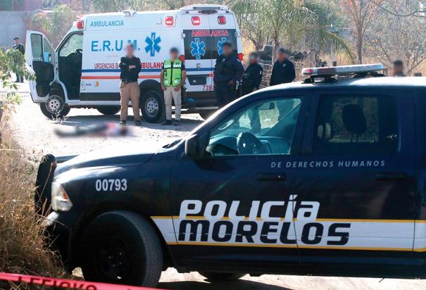 Autoridades de Morelos atienden un reporte por el hallazgo de un cuerpo en Cuernavaca, en febrero de 2024.