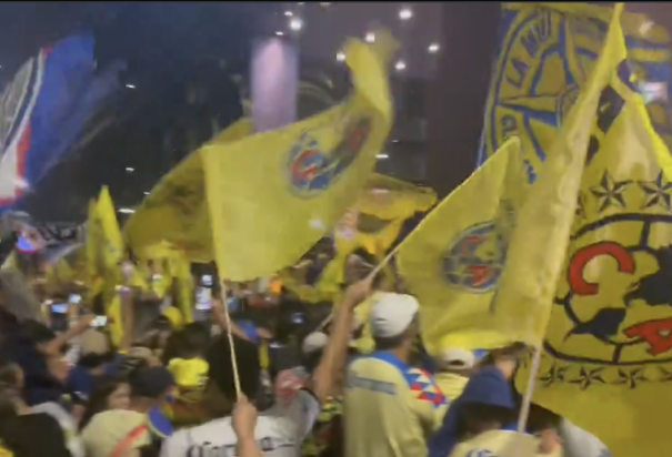 Aficionados del América llevaron serenata al equipo la noche previa a la final de vuelta contra Cruz Azul.