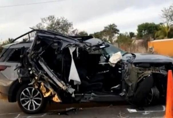 Esta es la camioneta que se accidentó durante el regreso de 'Huacho' Mena a Mérida.