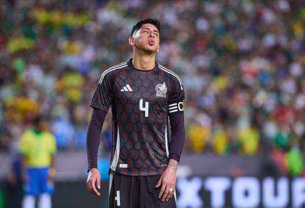 Edson se lamenta, tras un gol de Brasil el fin de semana.