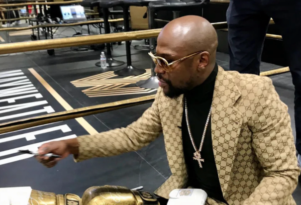 Floyd Mayweather Jr. da detalles de su próxima pelea en CDMX