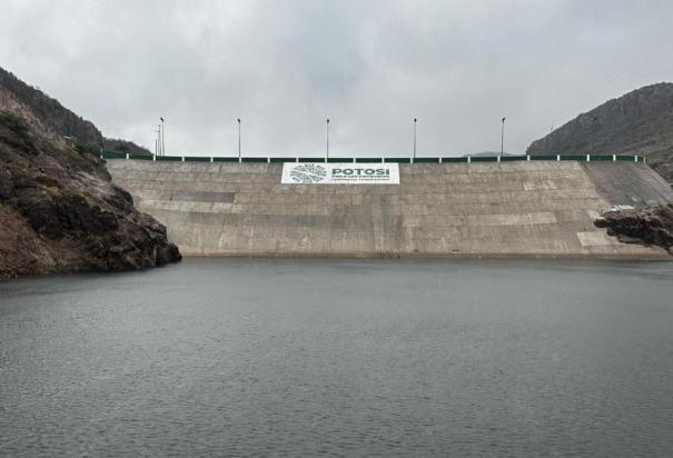 Por rehabilitación, presa 'El Peaje' vuelve a captar agua de lluvia en San Luis Potosí.