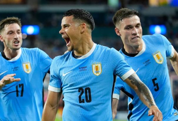 Uruguay gana el partido gracias a Araujo.