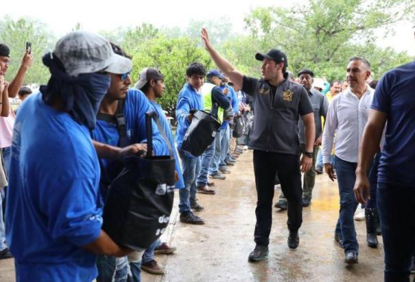 Samuel García evalúa daños y lleva ayuda al sur de Nuevo León tras paso de ‘Alberto’.