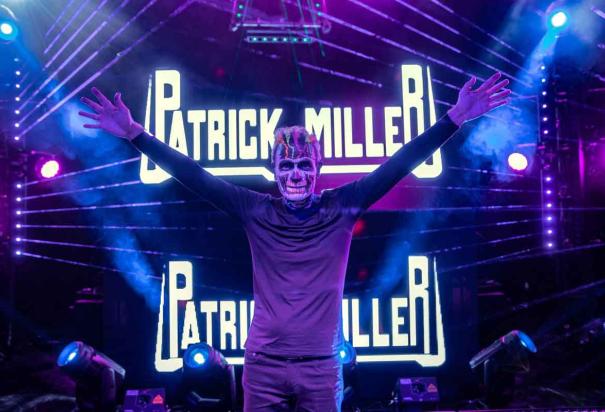 Patrick Miller celebra 40 años de carrera con monumental show en el Pepsi Center