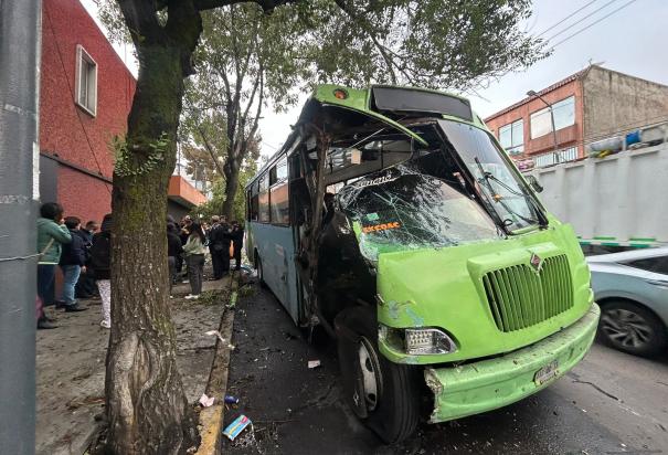 Camión choca en Álvaro Obregón y deja 15 lesionados