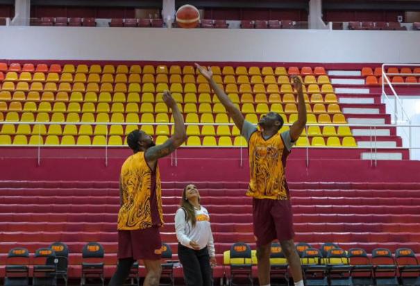 Mara Lezama celebra el regreso del basquetbol profesional a Quintana Roo.