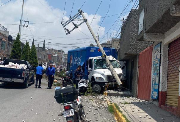 Accidente de un camión en Tultitlán.