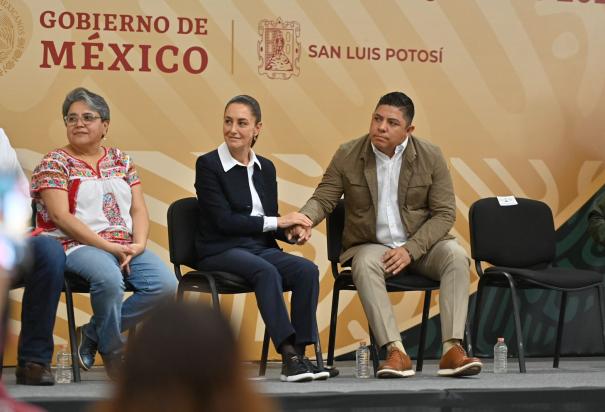 El gobernador de San Luis Potosi Ricardo Gallardo (der.) y la presidenta electa Claudia Sheinbaum (izq.).