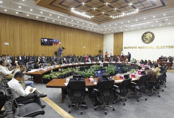 Consejo General del INE puso en pausa su sesión de este lunes para aclarar sanciones y multas a partidos políticos.
