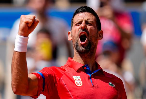 Novak Djokovic avanza a cuartos de final de Juegos Olímpicos y sigue firme rumbo al oro en París 2024