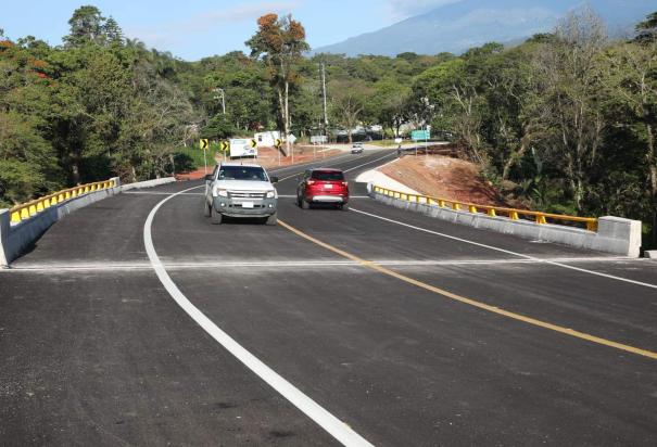 Nuevos puentes y entronques forman parte de la infraestructura del libramiento.