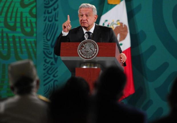 Andrés Manuel López Obrador, presidente de México, conmemoró el Día Nacional de la Enfermería y entregó reconocimientos a tres profesionales de la salud.