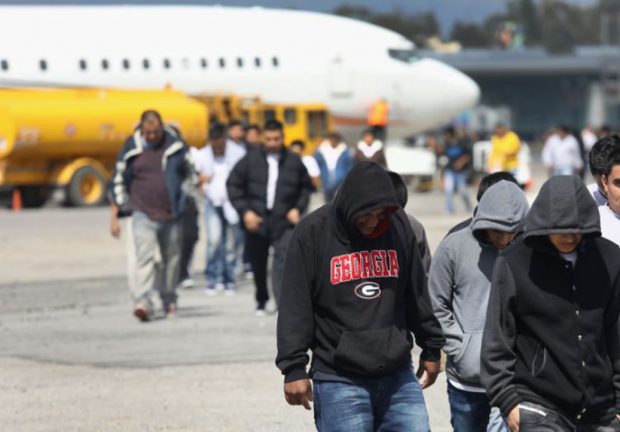 Los migrantes que no califiquen serán enviados por deportación inmediata fuera de Estados Unidos