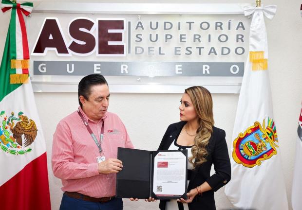 La gobernadora Evelyn Salgado visitó la Auditoría Superior del Estado.