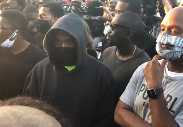 Kanye West durante la protesta en nombre de George Floyd en Chicago