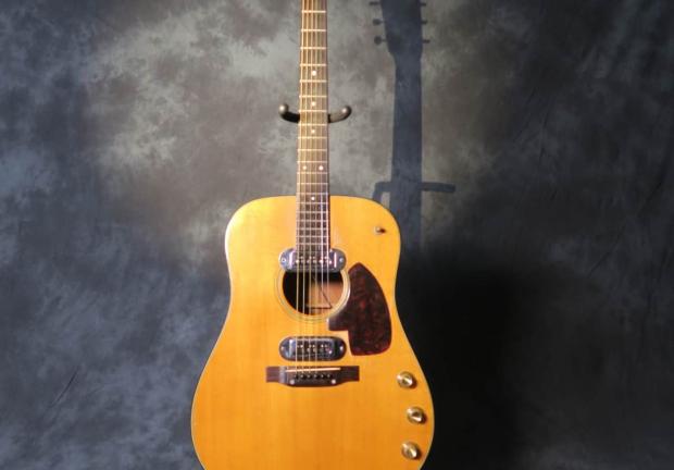 Martin D-18E de 1959, guitarra de Kurt Cobain