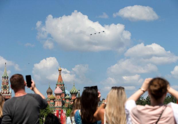 Conmemoración del 75 aniversario de la derrota de la Alemania nazi, en Moscú, Rusia, el 24 de junio de 2020.