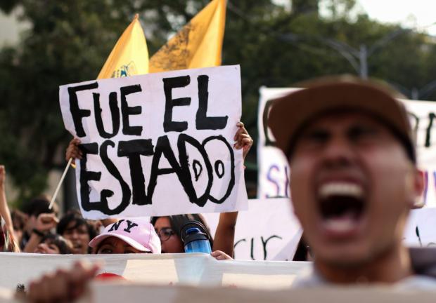 Cientos de personas marcharon a cinco años de la desaparición de los 43 normalistas de Ayotzinapa, el 19 de septiembre de 2019.
