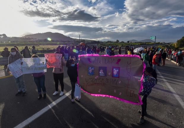 Pobladores de San Pedro Tlanixco, del municipio de Tenango Del Valle exigen justicia por la desaparición y muerte una pequeña de esta comunidad, el 26 de junio de 2020.