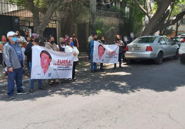 Protestan contra candidatura de Francisco Xavier Berganza a alcaldía de Pachuca, el 5 de agosto de 2020..