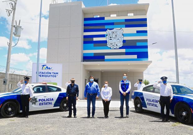 El gobernador (centro) inaugura nueva estación de seguridad en la carretera San Fernando-Reynosa.