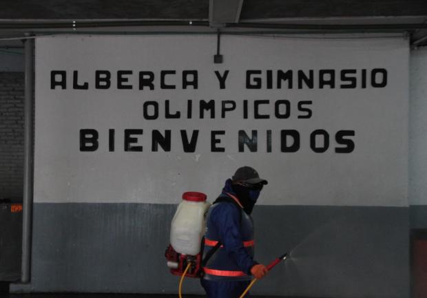 Jornadas de limpieza en gimnasios y alberca Olímpica Francisco Márquez