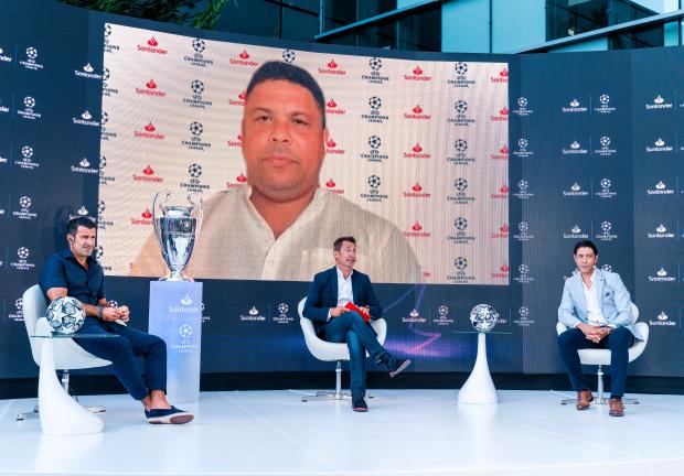 Ronaldo durante la videoconferencia virtual con Luis Figo y Rui Costa.