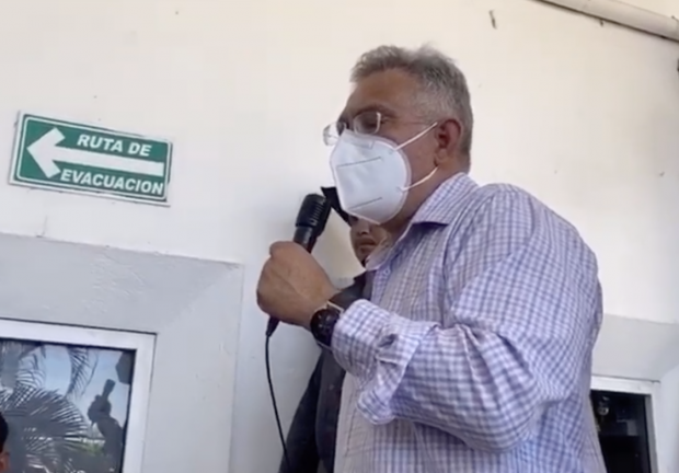 Video donde el alcalde de Macuspana informa que deja el cargo