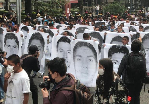 Contingente Marcha Nacional Ayotzinapa