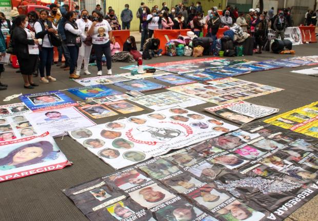 Familiares de víctimas protestan por la extinción de fideicomisos que compromete la búsqueda de personas desaparecidas.