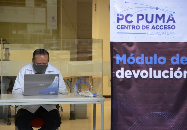 Prestan computadoras para clases en línea para alumnos de la UNAM