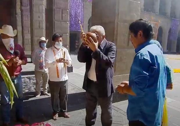 López Obrador participa en ritual Yaqui.