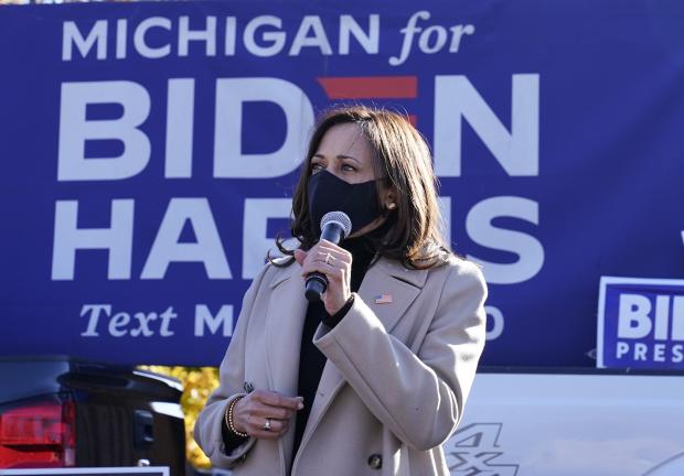 La candidata demócrata a la vicepresidencia, la senadora Kamala Harris, demócrata de California, el 3 de noviembre de 2020 en Southfield, Michigan.