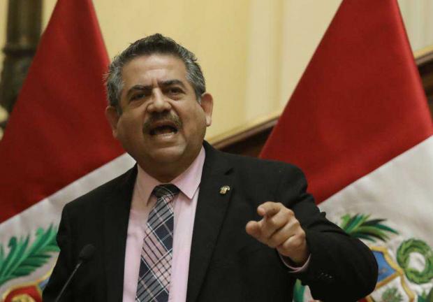 Manuel Merino, líder del Parlamento, asumirá la presidencia de Perú, este martes