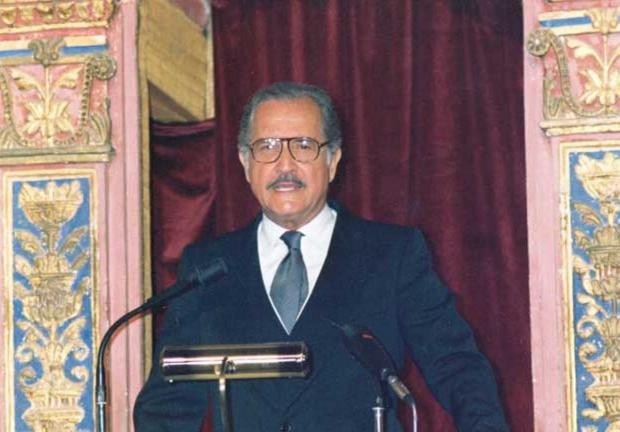 El escritor Carlos Fuentes, durante su discurso, en la entrega del Premio Cervantes.