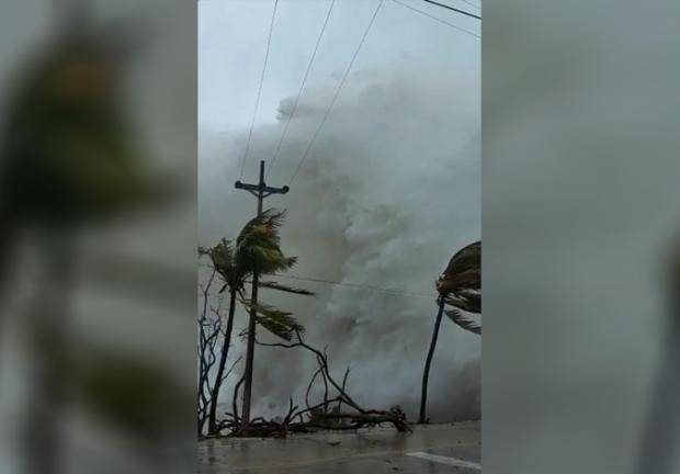 El huracán Iota toca tierra en San Andrés, Colombia.