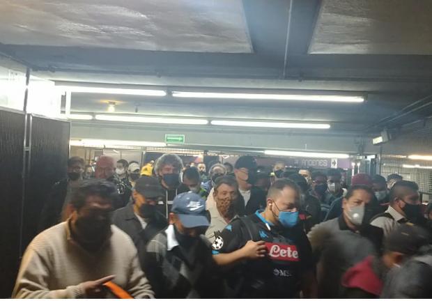 Registro de viajeros en el metro Pantitlán.