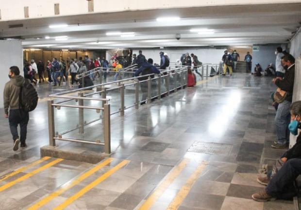 Registro de viajeros en el metro Pantitlán