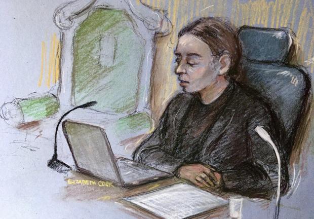 La jueza de distrito Vanessa Baraitser pronunciando su veredicto en el caso de extradición de Julian Assange en la corte de Old Bailey en Londres, el 4 de enero de 2021.