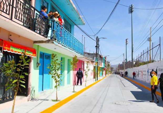Trabajos de pavimentación en Moroleón, Guanajuato.