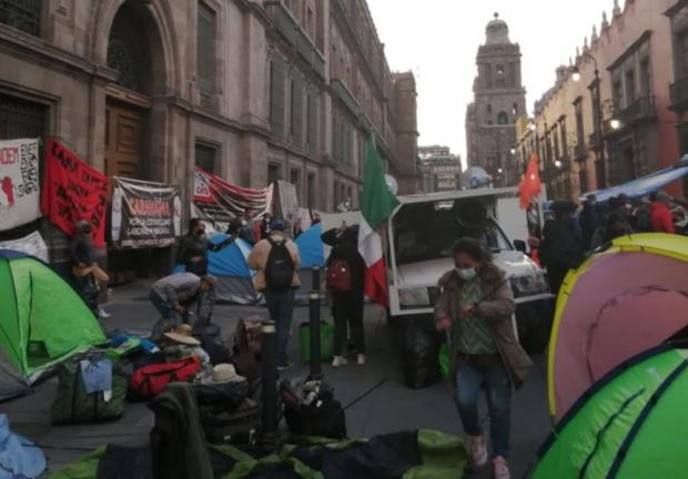 Maestros de la CNTE bloquean accesos a Palacio Nacional