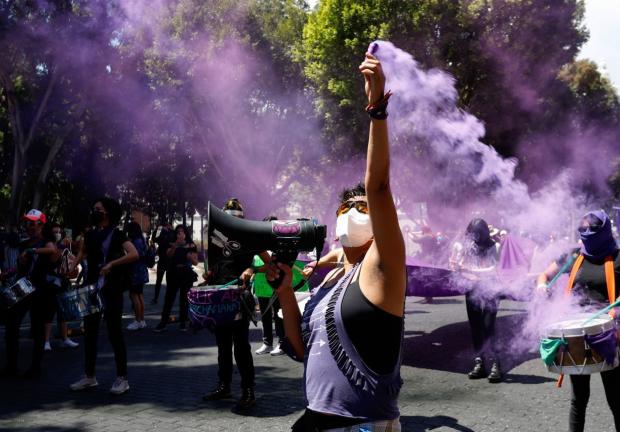 Como parte de a conmemoración del 8M, ayer, diversos colectivos adelantaron manifestaciones en ciudades como Puebla (foto), Mérida, Monterrey y Toluca.
